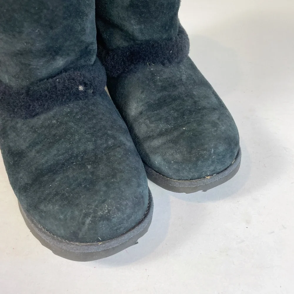 UGG Hadley II‎ Kids Waterproof Boots Black Suede Sheepskin Size 4 Youth 1017332K